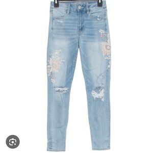 American Eagle Highrise Jeggings Crop Floral Embroidered Light Blue Jeans